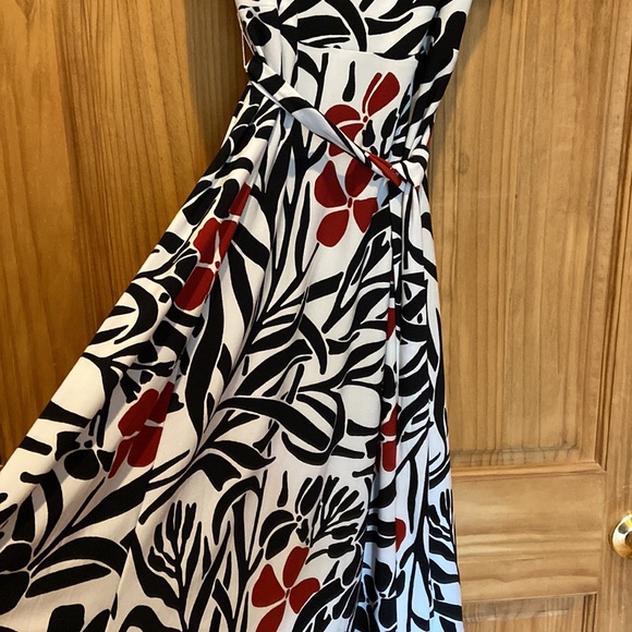 Jones Studio black white and red dress. Large - Picture 4 of 4